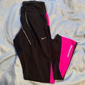 Women’s Nike Cropped leggings size M